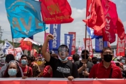 Para pengunjuk rasa berbaris di sepanjang Commonwealth Avenue menjelang Pidato Kenegaraan tahunan terakhir Presiden Filipina Rodrigo Duterte, di Quezon City, Filipina, 26 Juli 2021. (Foto: REUTERS/Eloisa Lopez)