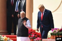 នាយករដ្ឋមន្ត្រី​ឥណ្ឌា លោកNarendra Modi និង​ប្រធានាធិបតី​អាមេរិក លោក ដូណាល់ ត្រាំ អញ្ជើញ​ចូលរួម​ក្នុង​សន្និសីទ​កាសែត​រួម​មួយ​នៅ​ក្នុង​ក្រុង​ញូវដែលី កាលពី​ថ្ងៃទី២៥ ខែកុម្ភៈ ឆ្នាំ២០២០។