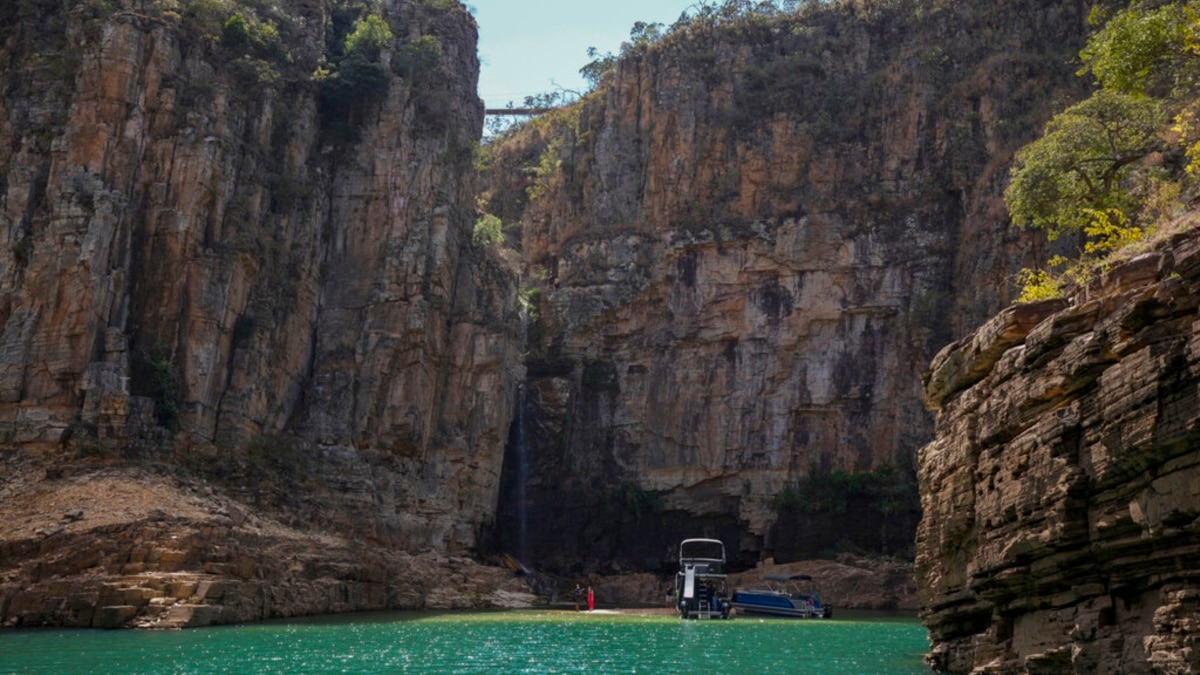 Wall of Rock Falls on Boaters on Brazilian Lake; at Least 6 Dead, 32 Hurt - Vimarsana News