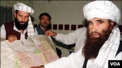 Jalaluddin Haqqani (kanan), salah seorang pemimpin jaringan Haqqani di Afghanistan (foto: dok).