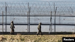 South Korean soldiers patrol along the military fences near the demilitarized zone (DMZ) separating North Korea from South Korea in Paju, north of Seoul Apr. 7, 2013.