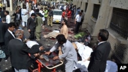 People help victims of a bomb blast in Quetta, Pakistan, Monday, Aug. 8, 2016.