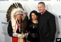 LA Premiere of "Hostiles" Download Comp Cancel Apply Back to search results 7 of 94 results LA Premiere of "Hostiles" Overview Download now Phillip Whiteman Jr., from left, Lynette Two Bulls and Christian Bale arrive at the premiere of "Hostiles" at the Samuel Goldwyn Theater on Dec. 14, 2017, in Beverly Hills, Calif.