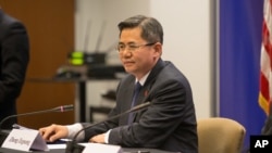 中国外交部副部长郑泽光资料照片。郑泽光星期四表示，中国将采取必要措施，包括对相关军火厂商施加制裁。