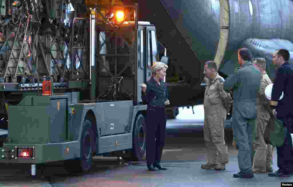 Germany&#39;s armed forces began sending aid supplies to northern Iraq where thousands of people have fled Islamic State militants, in Alt Duvenstedt, northern Germany, Aug. 15, 2014.