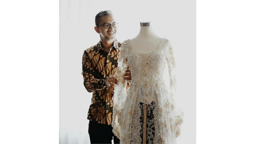 Didiet Maulana dengan busana rancangannya. (Foto courtesy: Didiet Maulana)