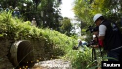 Members of the media inspect measures taken at the ITT, or block 43, oil block by Petroamazonas to minimize impact on the environment during oil production in Tiputini, Ecuador, Sept. 7, 2016.