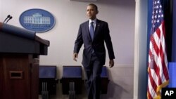 President Barack Obama approaches podium to discuss about the economy, White House, June 8, 2012.