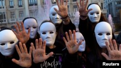 Etudiants manifestant lors de la Journée mondiale pour l'élimination de la violence contre les femmes, Oviedo, Espagne, 25 novembre 2016.