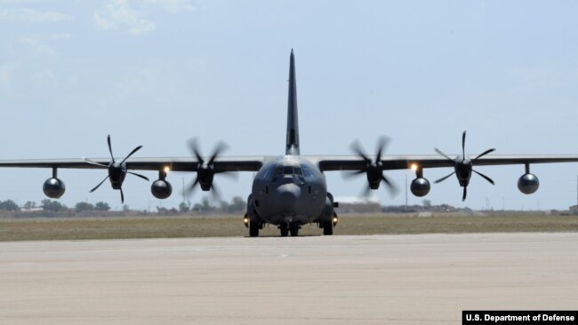 图为美国空军MC-130J 特种作战多功能运输机。