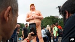 Naked Trump Statue