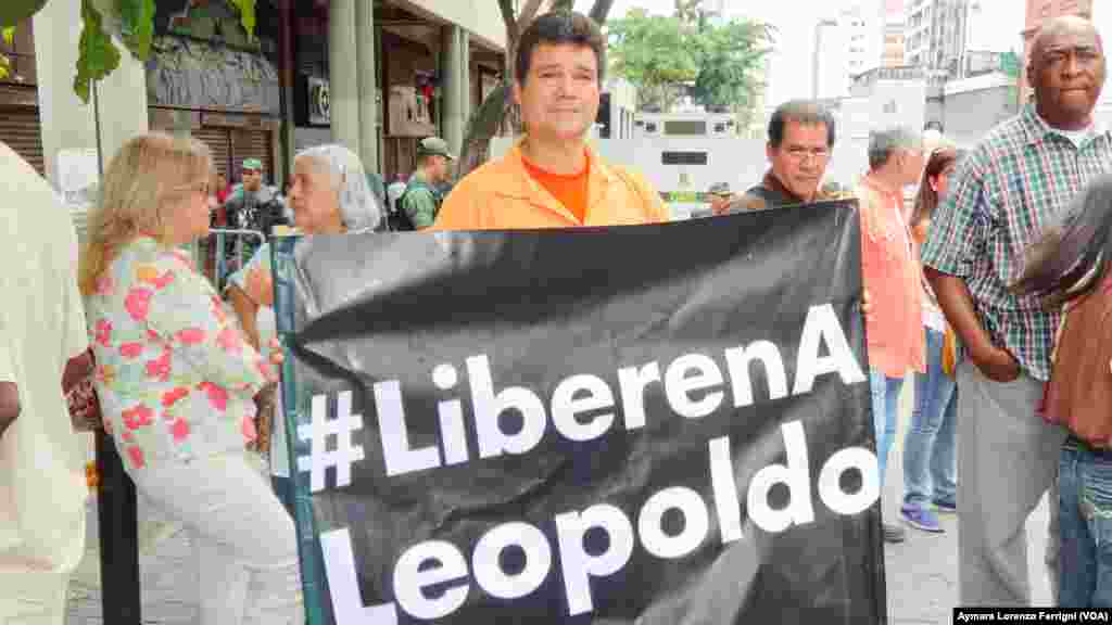 La defensa de Leopoldo López sostiene que está preso por pensar diferente al gobierno del presidente Nicolás Maduro. 