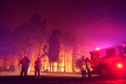 Kebakaran di Wooroloo, dekat Perth, Australia, Senin, 1 Februari 2021. (Greg Bell/DFES via AP)