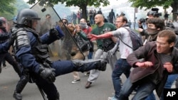 Sukobi policije i demonstranata u Parizu