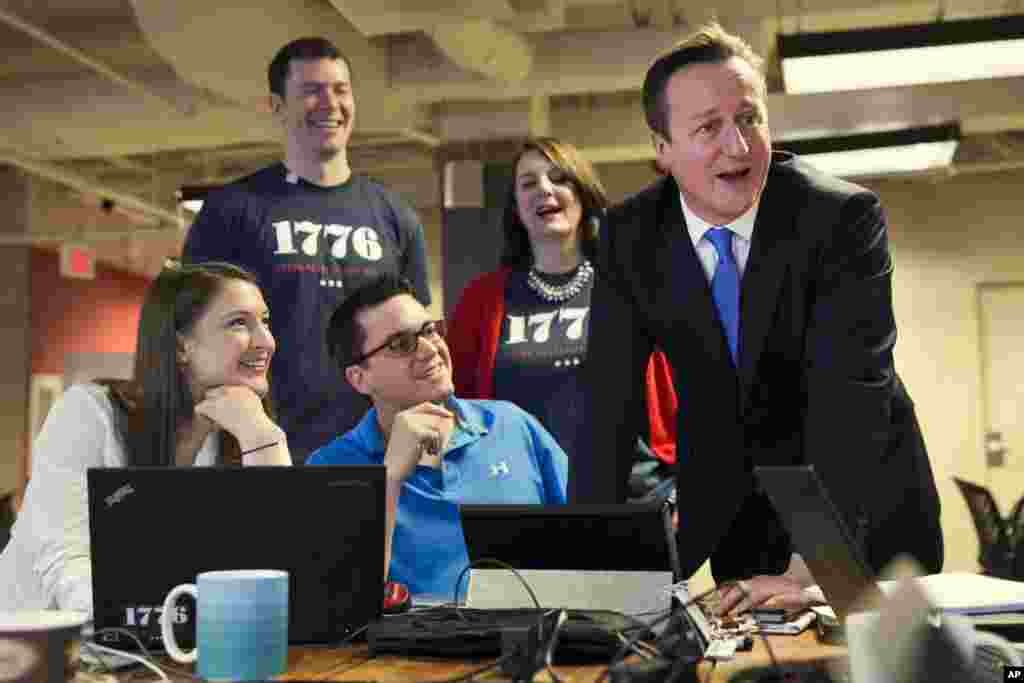 British Prime Minister David Cameron visits with people working at &lsquo;1776&rsquo;, a hub for tech startups before his meeting with President Barack Obama at the White House, in Washington, Jan. 16, 2015.