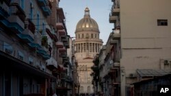 El edificio del Congreso cubano en La Habana, con la cúpula recientemente restaurada por especialistas rusos.