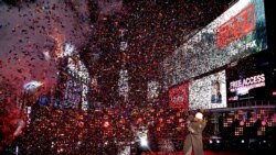 1 Ocak 2020 - Sanatçı Billy Porter New York'un Times Meydanı'nda seyircisiz bir yeni yıl konseri verdi