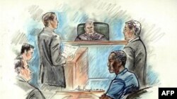 На фото : замальовка із залу американського суду, який навесні 2011-го судив сомалійця, який брав участь у захопленні піратами американських громадян .