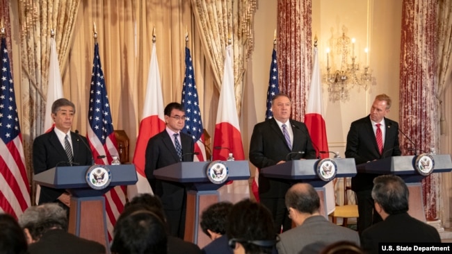美国国务卿蓬佩奥、代理防长沙纳汉与日本外务大臣河野太郎和防务大臣岩屋毅在2+2会议后举行联合记者会