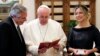 El papa conversa con el presidente argentino en el Vaticano