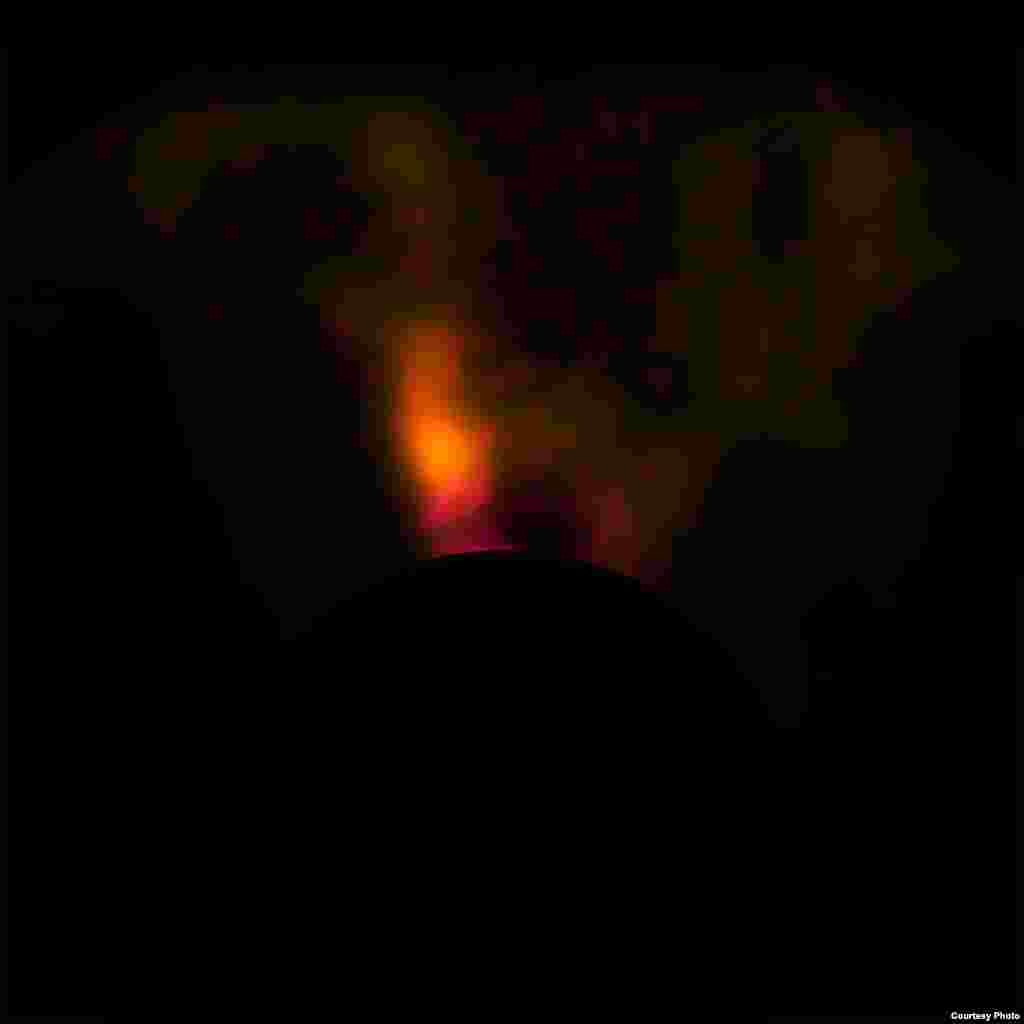 This image from the NACO system on ESO’s Very Large Telescope shows a candidate protoplanet in the disc of gas and dust around the young star HD100546. (ESO)