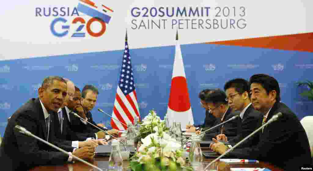 Le président américain Barack Obama rencontre le Premier ministre japonais Shinzo Abe au sommet du G20 à Saint-Pétersbourg, le 5 septembre 2013. 