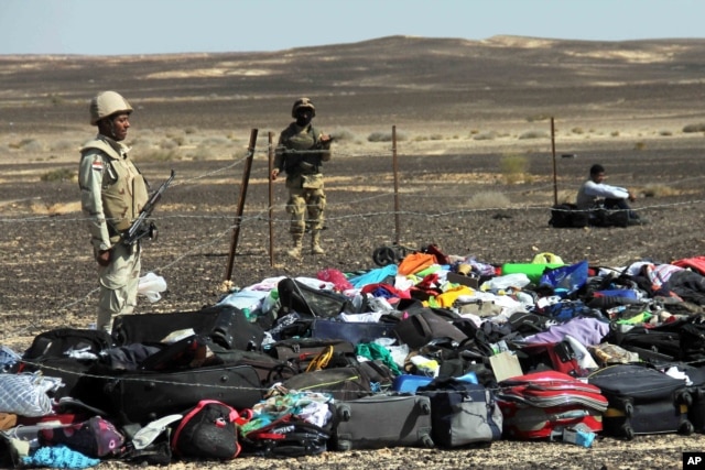 Egyptian Army soldiers stand near luggage and personal effects of passengers a day after a passenger jet bound for St. Petersburg, Russia crashed in Hassana, Egypt, Nov. 1, 2015.
