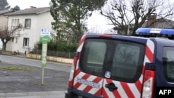 A French police vehicle is parked near a house where an alleged jihadist was arrested earlier on December 15, 2014, in Graulhet, southwestern France.