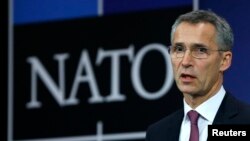 Tổng thư ký NATO Jens Stoltenberg nói hành động của Nga, trong khi làm suy yếu an ninh của Ukraine, cũng có những hệ lụy nghiêm trọng đối với sự ổn định và an ninh cho toàn bộ khu vực châu Âu-Đại Tây Dương.