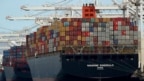 Tàu container Maersk Emerald dỡ hàng ở cảng Oakland, California của Mỹ (ảnh tư liệu ngày 12/7/2018)