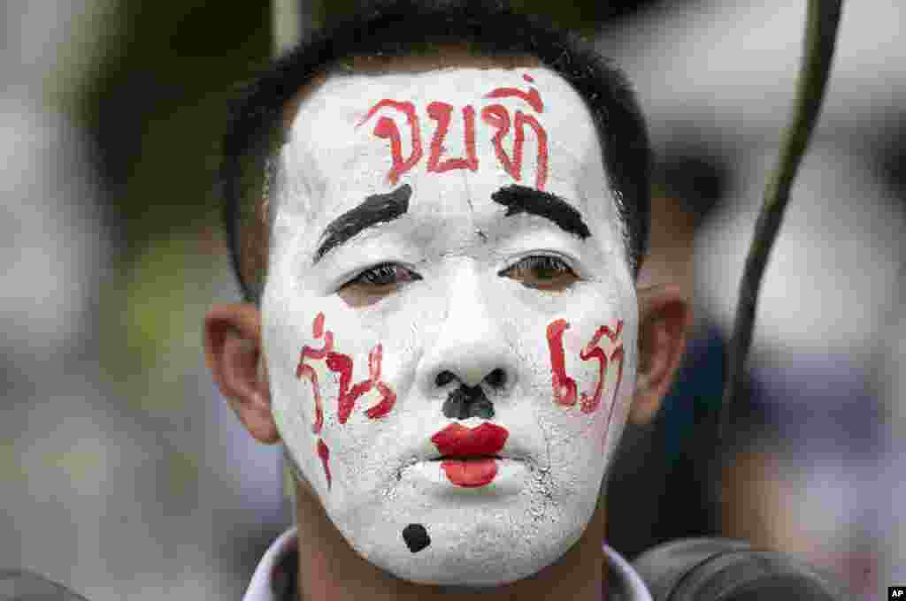 A pro-democracy demonstrator with a face paint that reads &#39;End it with our generation&#39; during a protest at Thammasat University in Pathum Thani, north of Bangkok, Thailand.