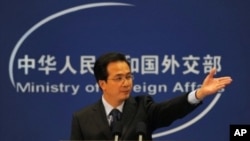 China's Ministry of Foreign Affairs spokesman Hong Lei gestures for questions at a press briefing in Beijing. (File Photo)