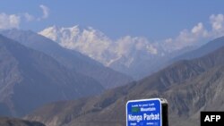 پندرہ لاکھ کی آبادی اور 28 ہزار مربع میل پر پھیلا ہوا گلگت بلتستان کا علاقہ نہ صرف مقامی بلکہ دیگر ممالک سے آنے والے سیاحوں کے لیے اولین ترجیح ہوتا ہے۔ (فائل فوٹو)