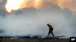 Kebakaran lahan di Riverside, California, 31 Oktober 2019. Pemerintah Meksiko mengatakan dua orang tewas akibat dua kebakaran hutan di California.