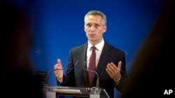 Novi generalni sekretar NATO-a Jens Stoltenberg na svojoj prvoj konferenciji za novinare u toj funkciji u sedištu NATO-a u Briselu. 