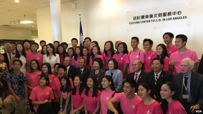 Bà Thái Anh VÄn và cá»ng Äá»ng ngưá»i Mỹ gá»c Äà i Loan.