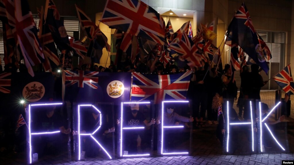 香港反政府示威者2019年10月23日到英国驻港领事馆前集会(路透社)