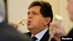 El ex presidente de Perú, Alan García, es investigado por corrupción.