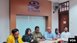 Diskusi tentang Pilkada DKI di bawah ancaman politik uang dan intimidasi kepada pemilih di kantor ICW, Jakarta, Selasa (18/4). (Foto: dok)