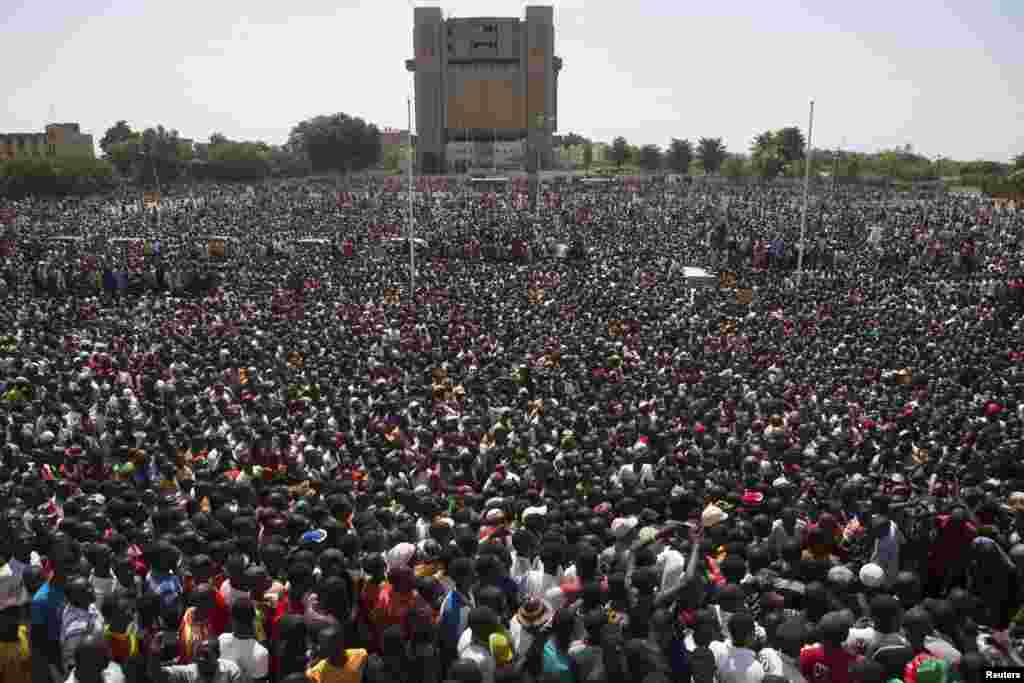 Anti-government protesters gather in the Place de la Nation in Ouagadougou, capital of Burkina Faso, Oct. 31, 2014. 