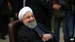 Com razão para sorrir - Hassan Ruhani reeleito presidente