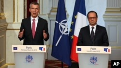 NATO Secretary-General Jens Stoltenberg of Norway, left, speaks during a joint news conference with French President Francois Hollande, after their meeting at the Elysee Palace in Paris, March 2, 2015.