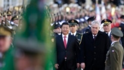 Presidenti kinez duke u mirëpritur në Pragë nga homologu i tij çek