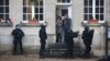 프랑스 경찰, 언론사 공격 테러범 추적