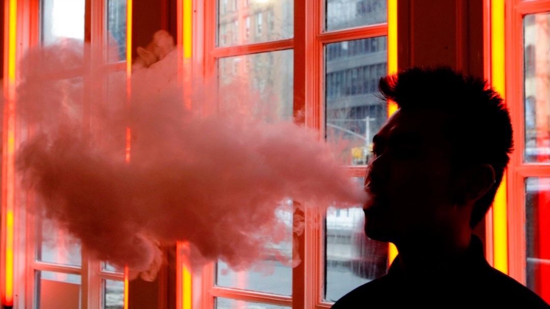 E cigarette Sellers Turn to Scholarships to Promote Brands