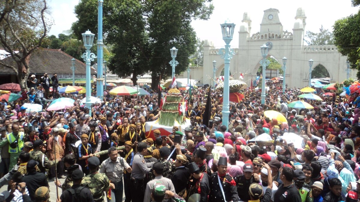 Agama Dan Budaya Dalam Tradisi Maulid Nabi Muhammad Saw