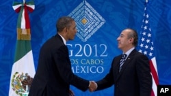 Američki i meksički predsednik, Barak Obama i Felipe Kalderon, tokom susreta na marginama samita G20 u Los Kabosu, Meksiko