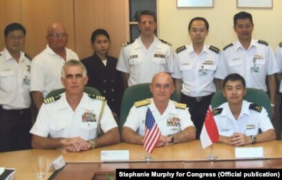 Stephanie Murphy thời còn phục vụ trong tư cách chuyên viên an ninh quốc gia tại Bộ Quốc phòng Mỹ.