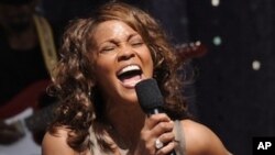 အဆိုေတာ္ Whitney Houston ကြယ္လြန္