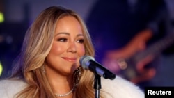 FILE PHOTO: Mariah Carey performs during New Year's eve celebrations in Times Square in New York City, New York, U.S., December 31, 2017. REUTERS/Carlo Allegri/File Photo - RC1A5C9CD9C0